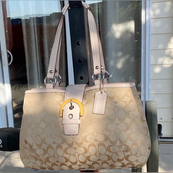 Coach purse. - Picture 12 of 16